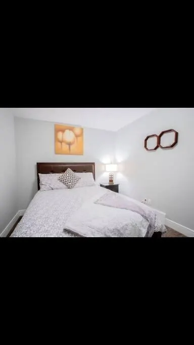 Cozy And Beautiful 3 Bedroom House Close To Lake Edmonton
