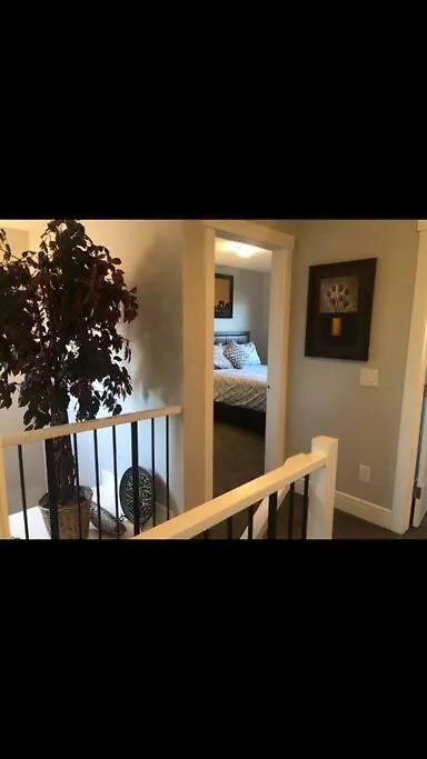 Cozy And Beautiful 3 Bedroom House Close To Lake Edmonton Canada