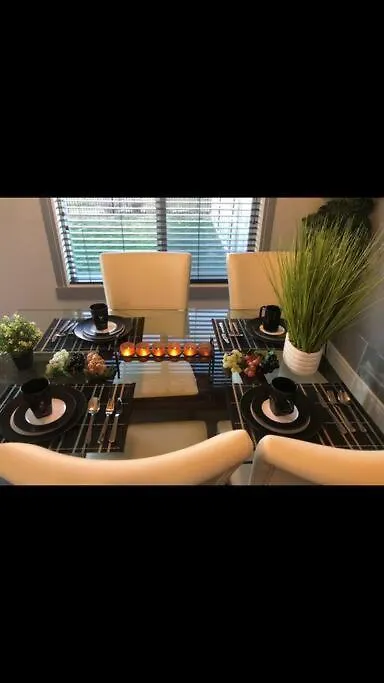 Cozy And Beautiful 3 Bedroom House Close To Lake Edmonton Villa