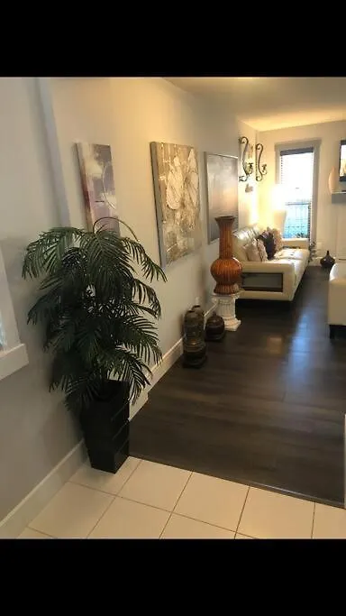 Villa Cozy And Beautiful 3 Bedroom House Close To Lake Edmonton Canada