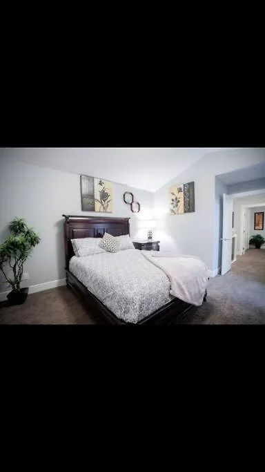 Villa Cozy And Beautiful 3 Bedroom House Close To Lake Edmonton Canada
