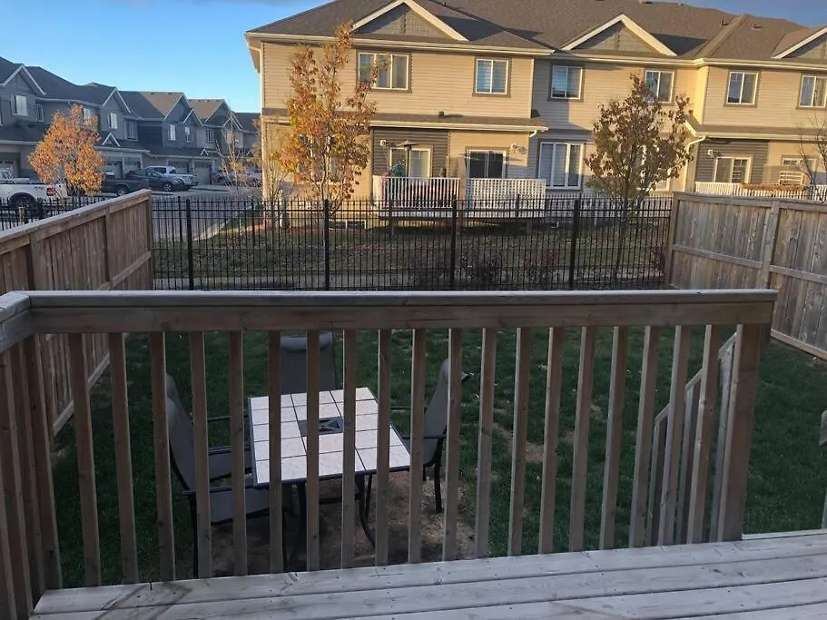 Cozy And Beautiful 3 Bedroom House Close To Lake Edmonton