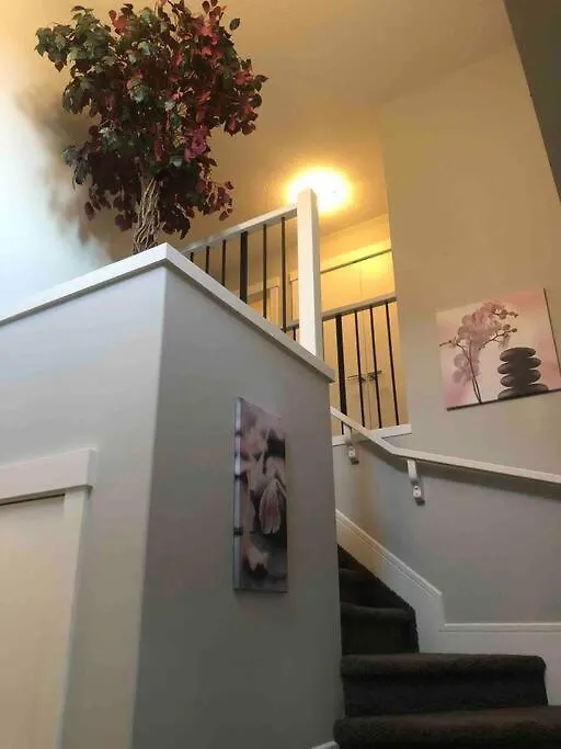 Cozy And Beautiful 3 Bedroom House Close To Lake Edmonton Villa
