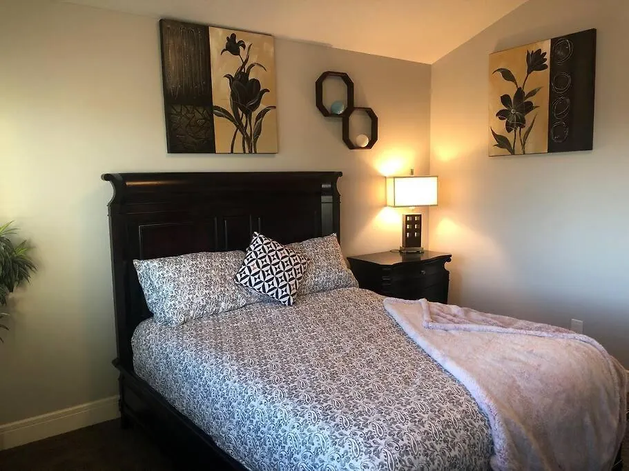 Cozy And Beautiful 3 Bedroom House Close To Lake Edmonton Canada