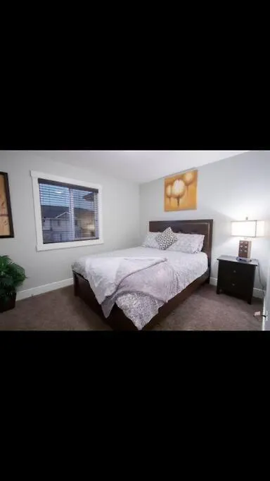 Cozy And Beautiful 3 Bedroom House Close To Lake Edmonton Canada