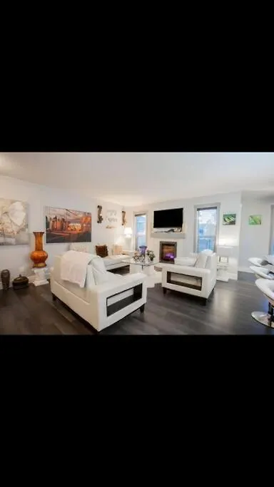 Cozy And Beautiful 3 Bedroom House Close To Lake Edmonton 0*,  Canada