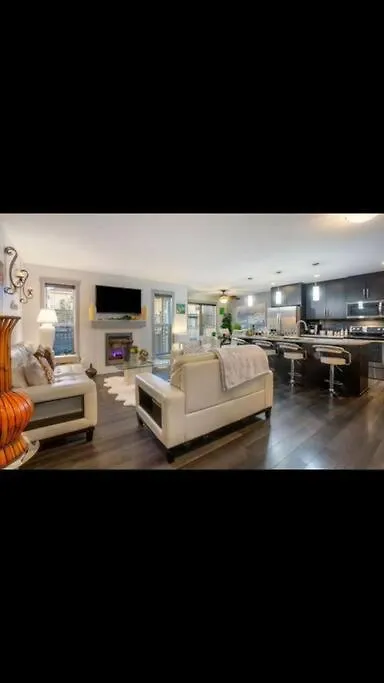 Cozy And Beautiful 3 Bedroom House Close To Lake Edmonton Villa